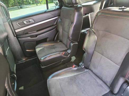 Used 2018 Ford Explorer XLT w/ Equipment Group 202A image 32