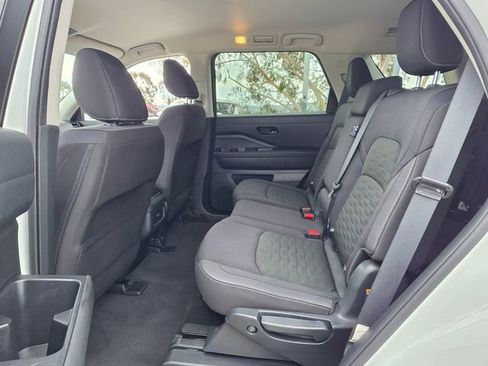 Used 2025 Nissan Pathfinder SV FWD image 17
