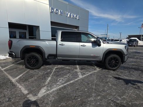 Used 2025 GMC Sierra 2500 AT4 image 5
