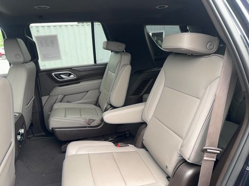 Used 2022 GMC Yukon SLT w/ SLT Luxury Package AWD/4WD image 13