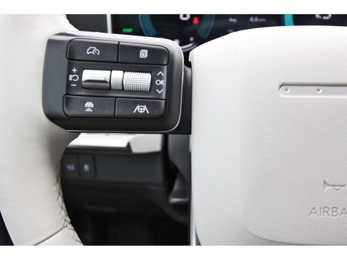 Used 2025 Hyundai Santa Fe SEL FWD image 19
