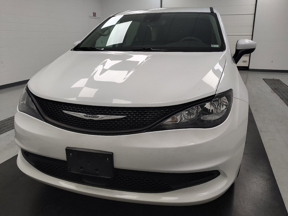 Used 2023 Chrysler Voyager LX FWD image 15
