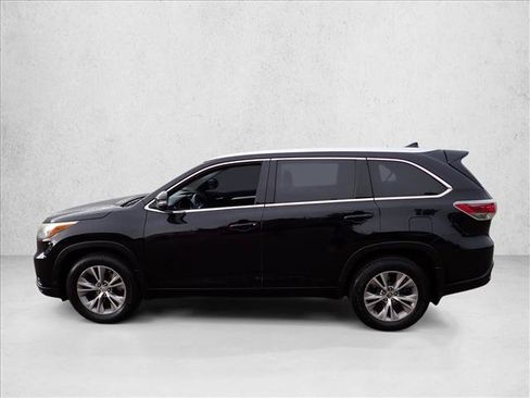 Used 2015 Toyota Highlander XLE AWD/4WD image 2