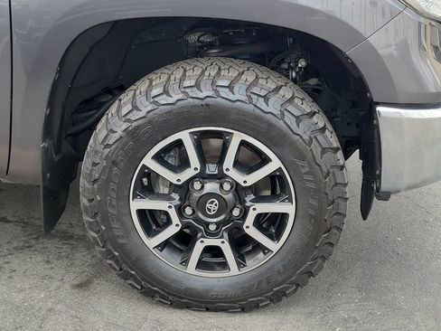 Used 2017 Toyota Tundra SR5 AWD/4WD image 5
