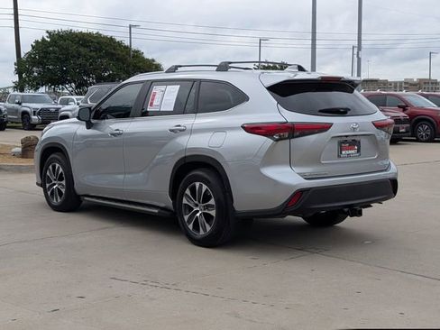 Used 2023 Toyota Highlander XLE FWD image 8