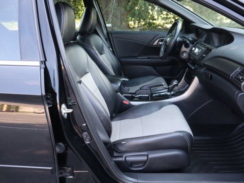 Used 2016 Honda Accord Sport image 22