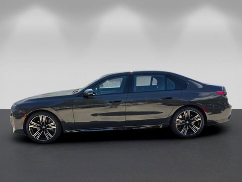 Certified 2023 BMW 760i xDrive w/ Executive Package AWD/4WD image 7