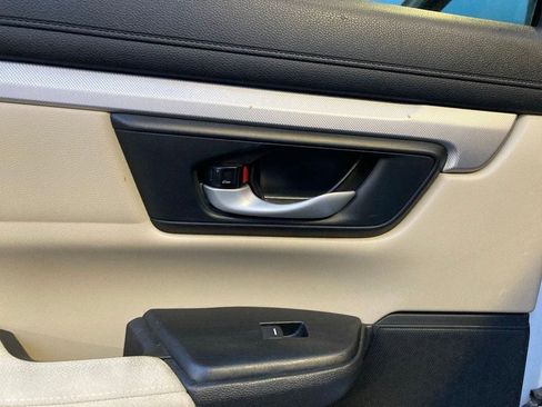 Used 2019 Honda CR-V LX image 12