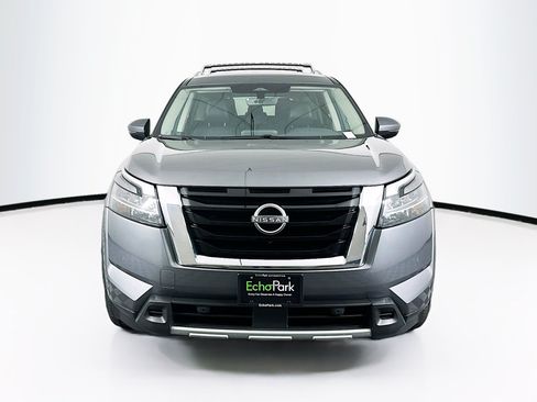 Used 2023 Nissan Pathfinder SL AWD/4WD image 2
