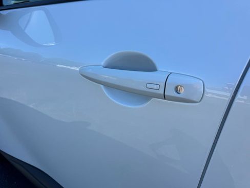 Used 2024 Nissan Rogue SV FWD image 11