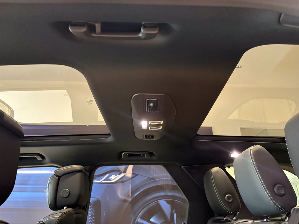 New 2026 Land Rover Discovery Dynamic SE AWD/4WD image 16