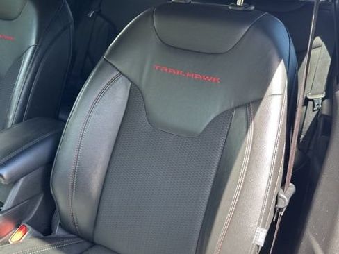 Used 2025 Jeep Compass Trailhawk AWD/4WD image 46