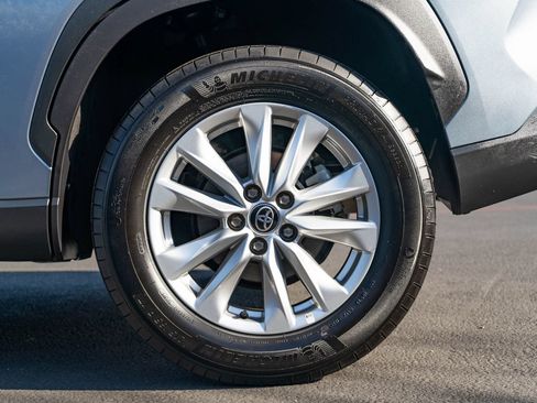 Certified 2025 Toyota Corolla Cross LE FWD image 13