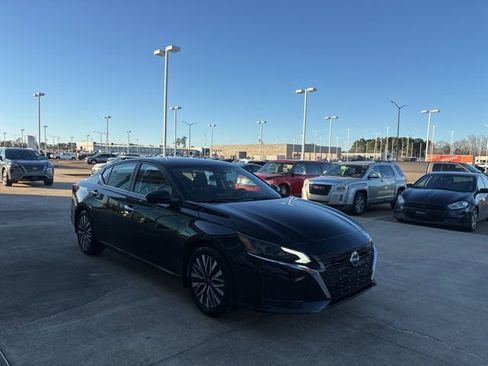 Used 2024 Nissan Altima 2.5 SV image 5