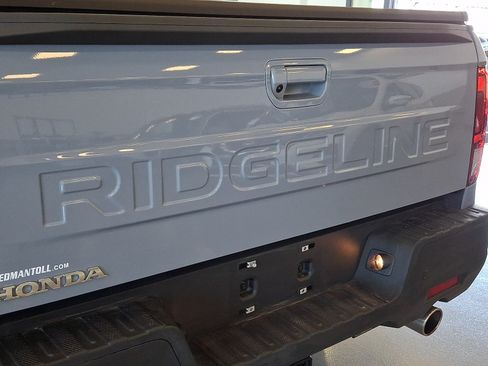 Used 2025 Honda Ridgeline Black Edition image 32