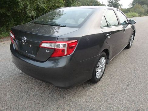Used 2013 Toyota Camry LE image 3