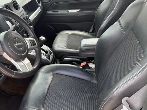 Used 2017 Jeep Compass Latitude FWD image 6