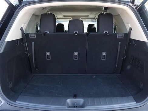 Certified 2025 Nissan Pathfinder SV w/ SV Premium Package FWD image 7