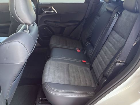 New 2026 Mitsubishi Outlander LE FWD image 25