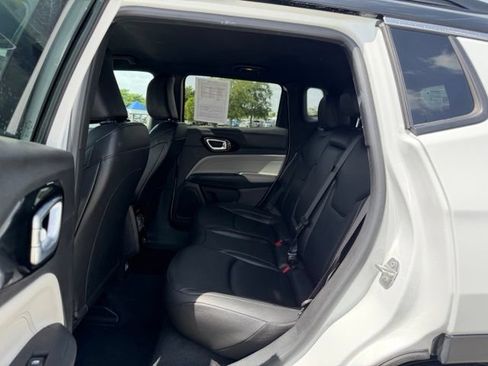 Used 2025 Jeep Compass Limited AWD/4WD image 8