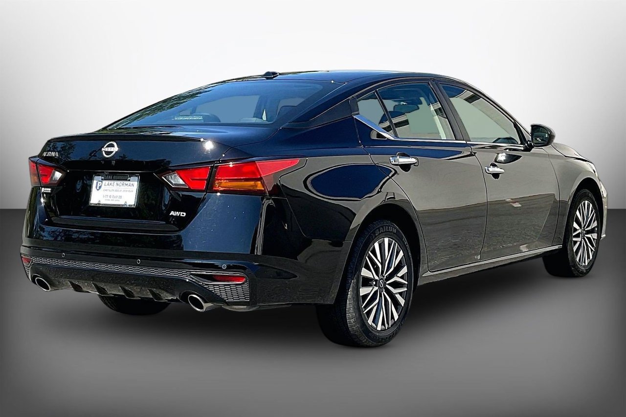 Used 2025 Nissan Altima 2.5 SV w/ SV Premium Package AWD/4WD image 8