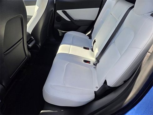 Used 2022 Tesla Model Y Long Range image 11