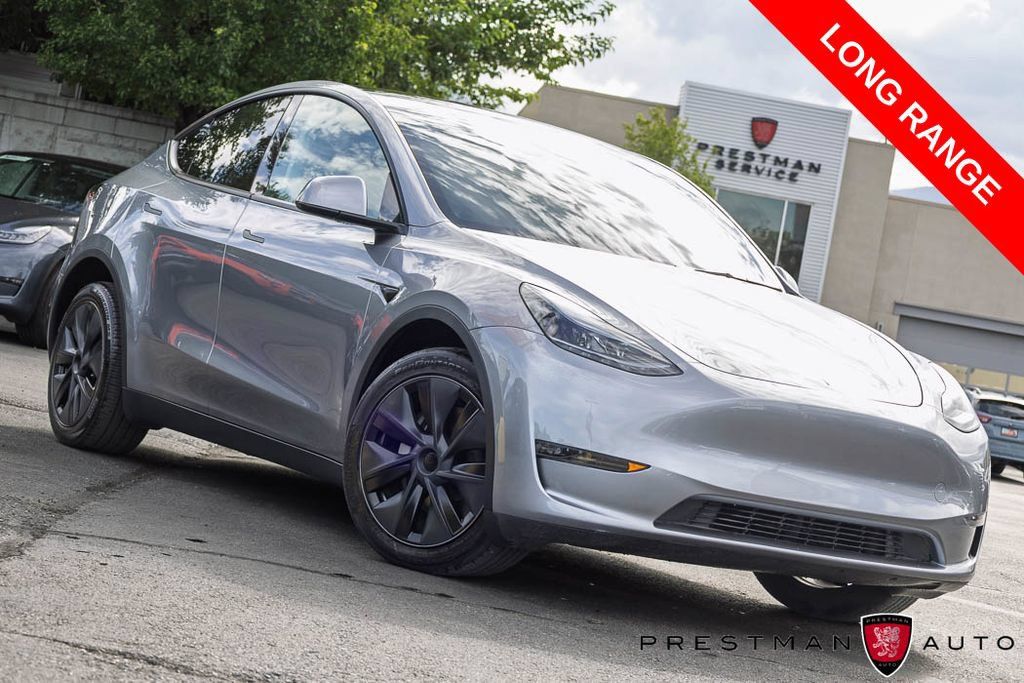 Used 2025 Tesla Model Y Long Range AWD/4WD image 1