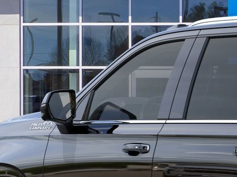 New 2026 Chevrolet Suburban High Country AWD/4WD image 14