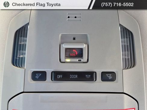Used 2021 Toyota Highlander LE AWD/4WD image 9