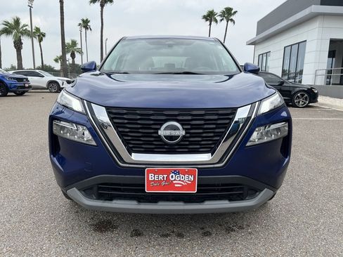 Used 2022 Nissan Rogue SV image 2
