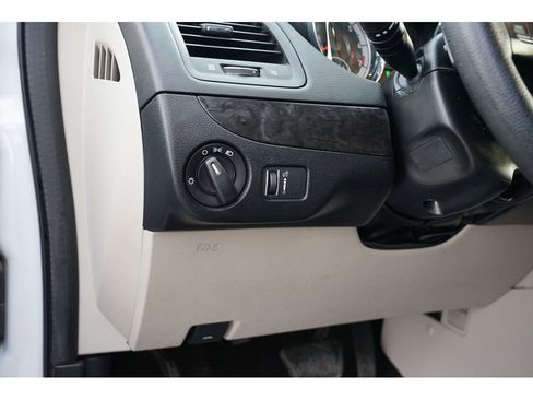 Used 2018 Dodge Grand Caravan SE w/ UConnect Hands-Free Group image 16