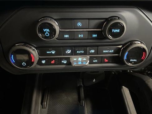 New 2025 Ford Bronco Outer Banks w/ Sasquatch Package image 18