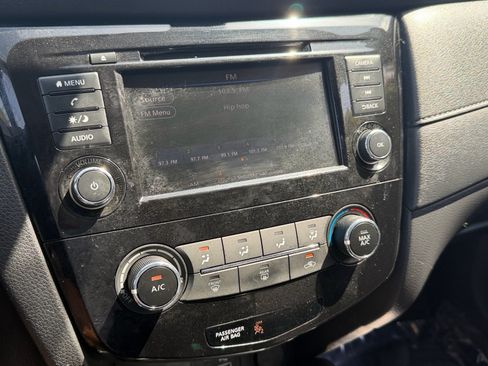 Used 2020 Nissan Rogue S FWD image 25