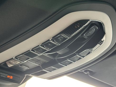 Used 2018 Porsche Macan Sport Edition AWD/4WD image 23