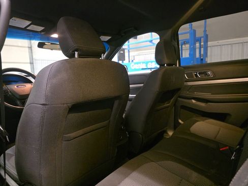 Used 2018 Ford Explorer XLT AWD/4WD image 19
