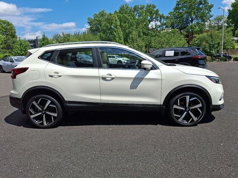Certified 2022 Nissan Rogue Sport SL w/ Premium Package AWD/4WD image 7