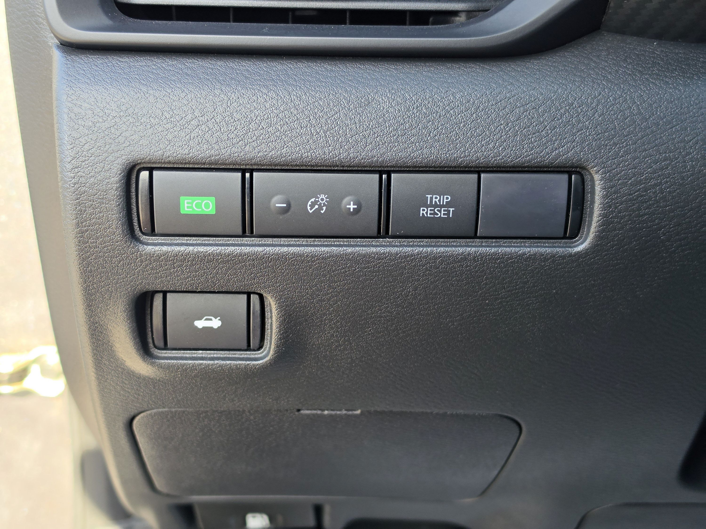 Used 2025 Nissan Sentra S FWD image 29