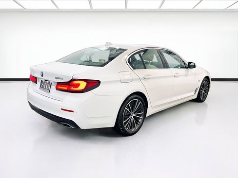Used 2023 BMW 530e w/ Premium Package image 4