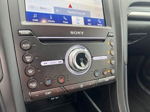 Used 2019 Ford Fusion Energi Titanium FWD image 16