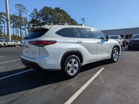 Certified 2020 Toyota Highlander L image 4