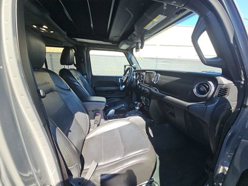 Used 2022 Jeep Wrangler Unlimited Sahara w/ Cold Weather Group AWD/4WD image 5