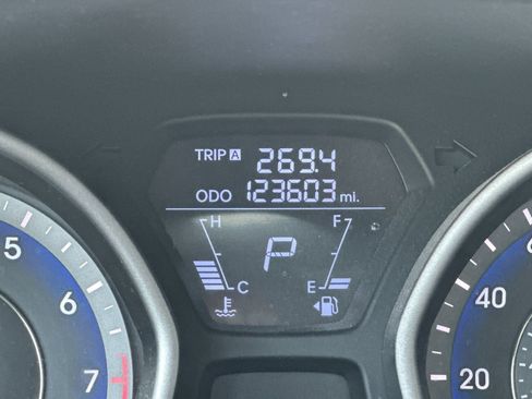 Used 2012 Hyundai Elantra Limited image 23