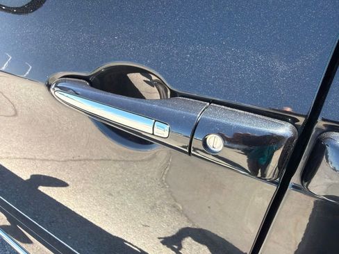 Used 2023 Chrysler Pacifica Limited FWD image 10