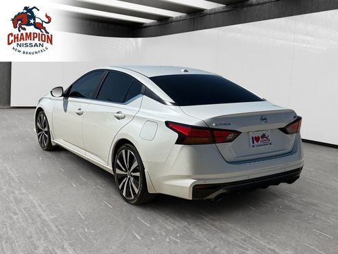 Used 2020 Nissan Altima 2.5 SR w/ Premium Package FWD image 3