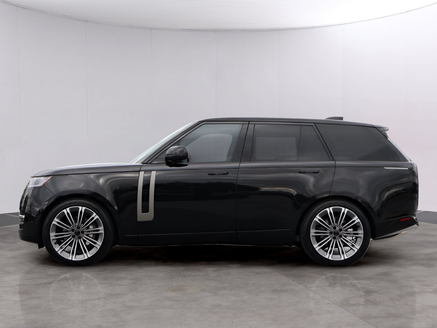 Used 2026 Land Rover Range Rover SE AWD/4WD image 4