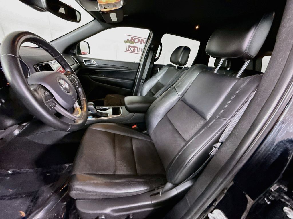 Used 2020 Jeep Grand Cherokee Altitude AWD/4WD image 25
