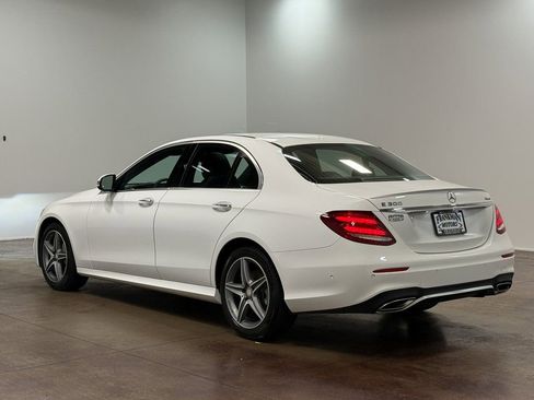 Used 2017 Mercedes-Benz E 300 4MATIC image 5