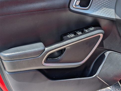 Used 2022 Kia Soul LX w/ Technology Package image 15