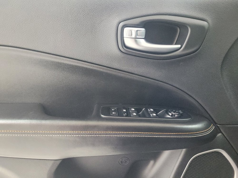 Used 2018 Jeep Compass Latitude AWD/4WD image 27