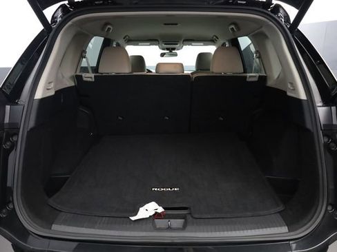 Used 2025 Nissan Rogue SV image 25
